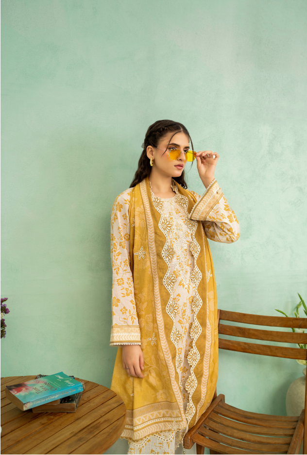 Elaya Embroidered Lawn 3 Piece