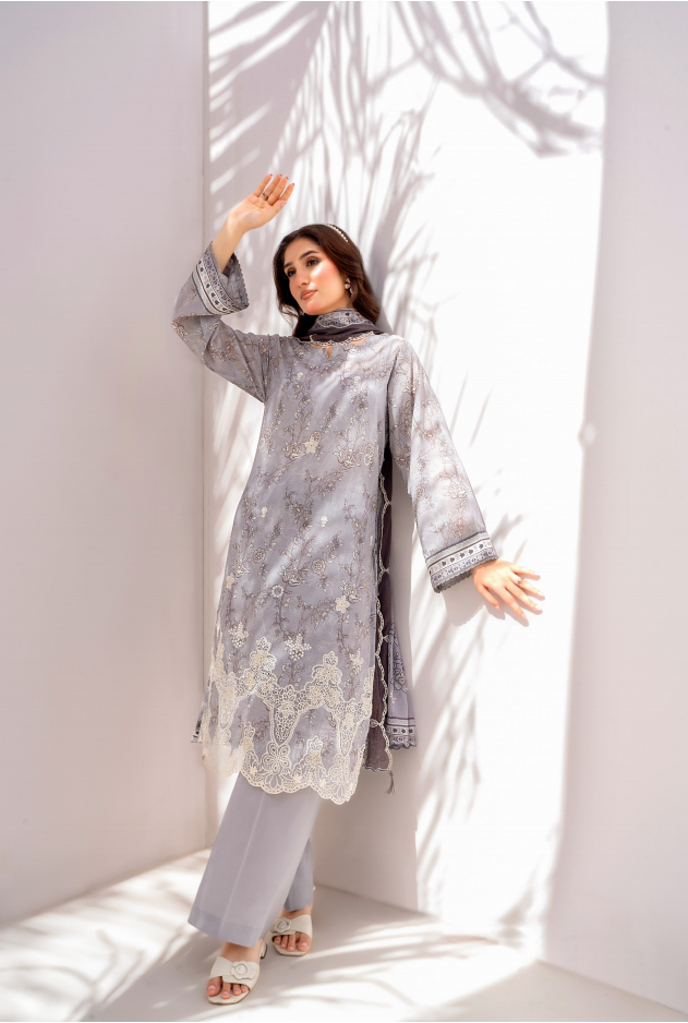 Elaya Embroidered Lawn 3 Piece