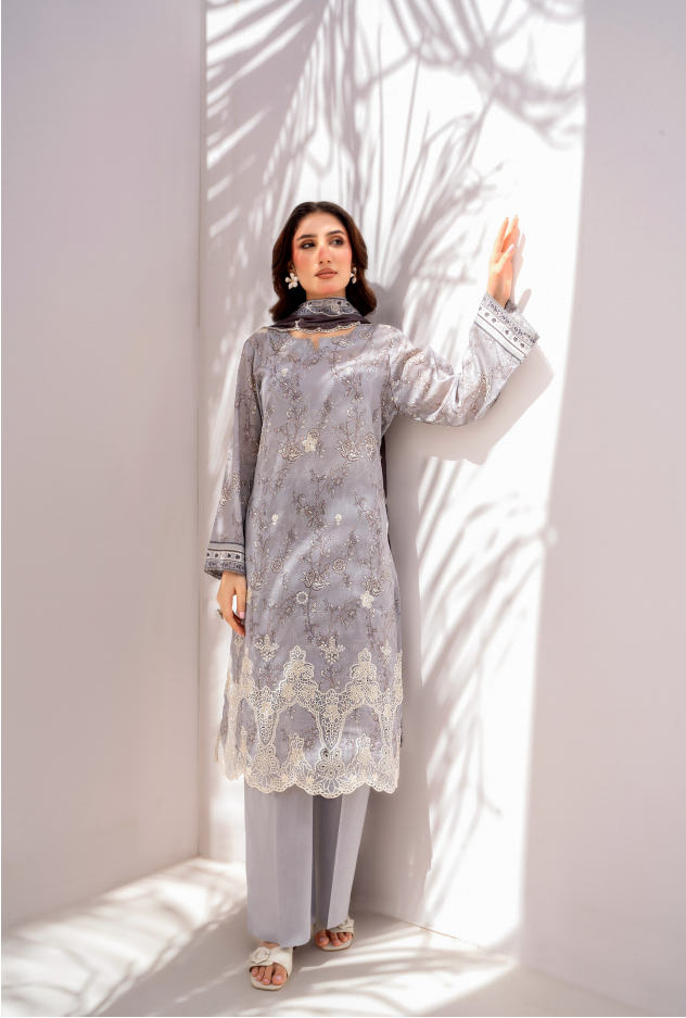 Elaya Embroidered Lawn 3 Piece