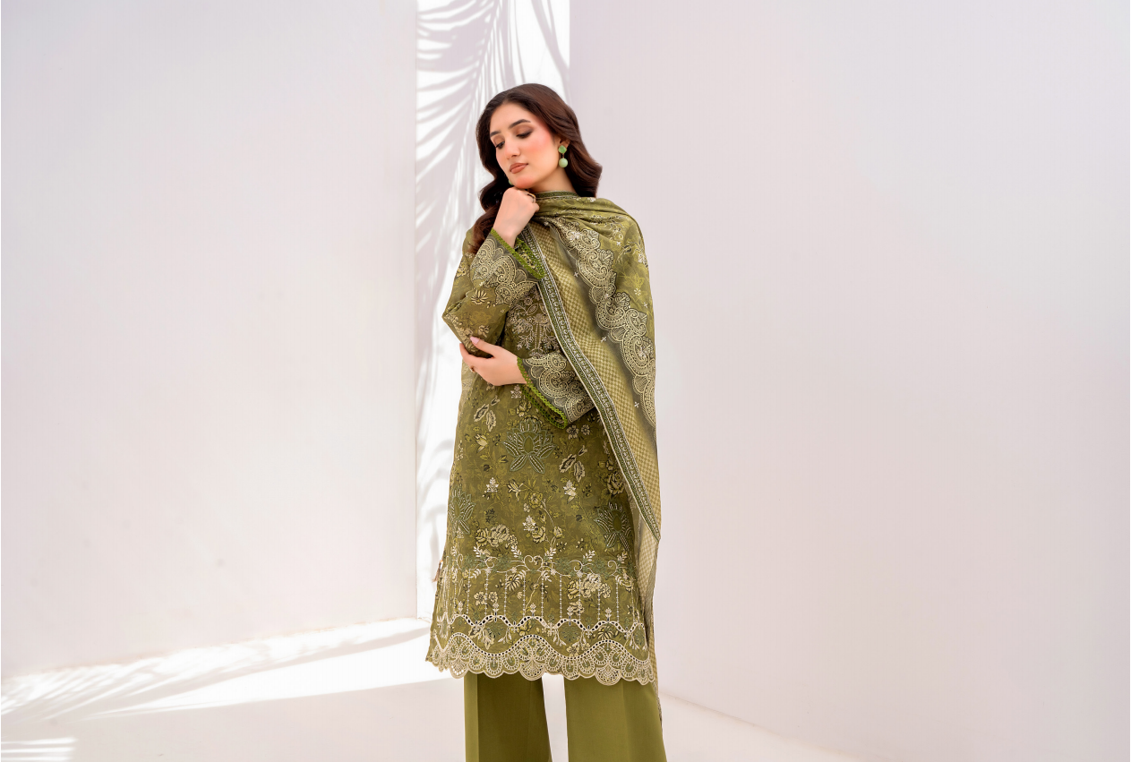 Elaya Embroidered Lawn 3 Piece